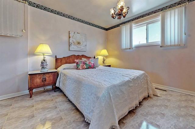 1 Penlea Ave, House detached with 3 bedrooms, 2 bathrooms and 4 parking in Toronto ON | Image 6
