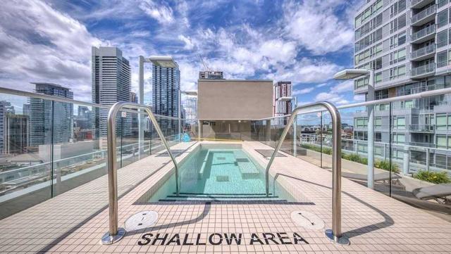 lph25 - 21 Nelson St, Condo with 1 bedrooms, 2 bathrooms and 2 parking in Toronto ON | Image 3