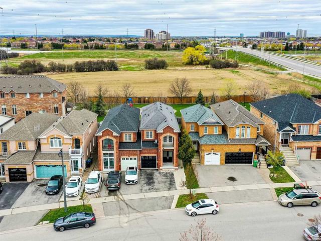 527 Rossellini Dr, House semidetached with 4 bedrooms, 4 bathrooms and 3 parking in Mississauga ON | Image 1