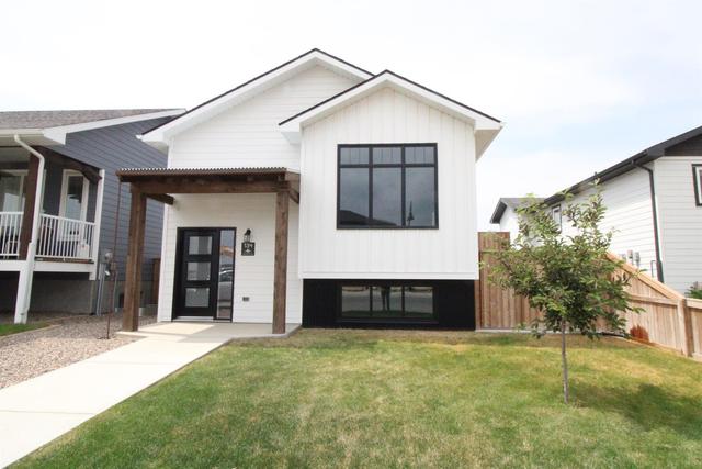 134 Prairie Gold St, House detached with 4 bedrooms, 3 bathrooms and 2 parking in Taber AB | Image 1