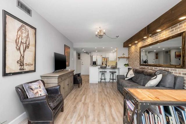 1002 - 705 King St W, Condo with 1 bedrooms, 1 bathrooms and 1 parking in Toronto ON | Image 7