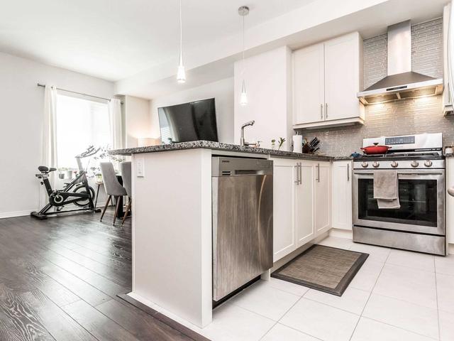 3 - 12 Applewood Lane, Townhouse with 3 bedrooms, 3 bathrooms and 1 parking in Toronto ON | Image 4