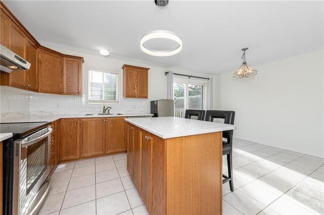 46 Colchester Square, Townhouse with 3 bedrooms, 3 bathrooms and 4 parking in Ottawa ON | Image 13