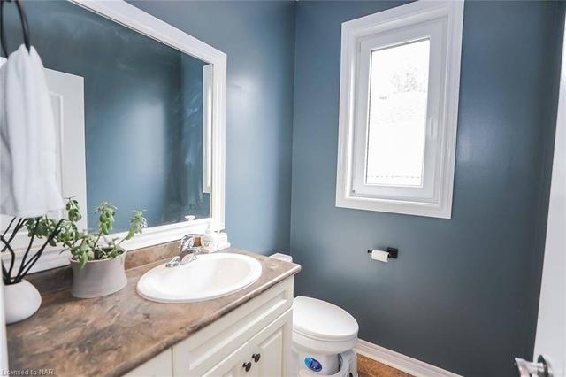 38 Woodrow St, House detached with 3 bedrooms, 4 bathrooms and 4 parking in St. Catharines ON | Image 18