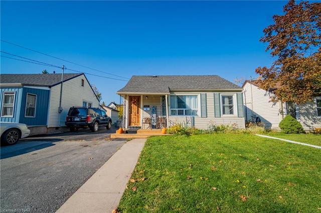 4407 Fifth Avenue, House detached with 2 bedrooms, 1 bathrooms and 3 parking in Niagara Falls ON | Image 12