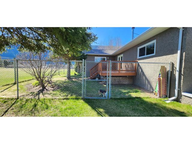 1480 Carson Road, House detached with 3 bedrooms, 3 bathrooms and null parking in Kootenay Boundary D BC | Image 48