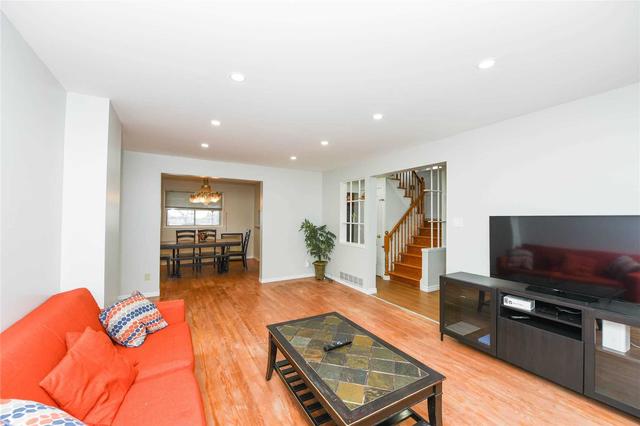7163 Darcel Ave, House semidetached with 4 bedrooms, 3 bathrooms and 4 parking in Mississauga ON | Image 20