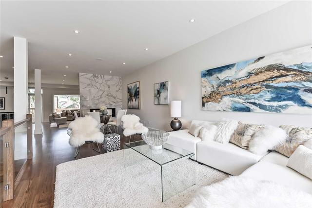 14 Parkview Hts, House detached with 4 bedrooms, 5 bathrooms and 2 parking in Toronto ON | Image 3