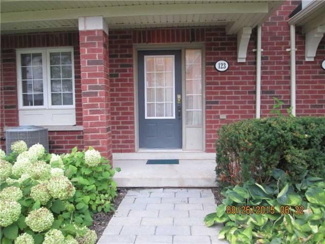 123 Georgian Dr, Townhouse with 3 bedrooms, 3 bathrooms and null parking in Oakville ON | Image 2