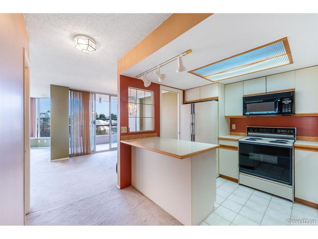 301 - 1065 Quayside Drive, Condo with 2 bedrooms, 2 bathrooms and 1 parking in New Westminster BC | Card Image