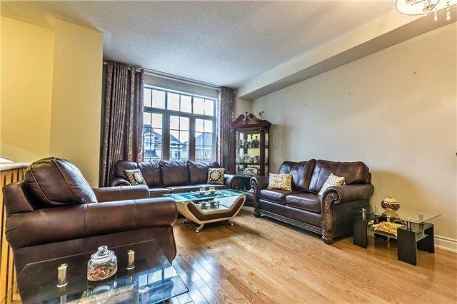 119 Lacewood Dr, House attached with 3 bedrooms, 5 bathrooms and 3 parking in Richmond Hill ON | Image 3