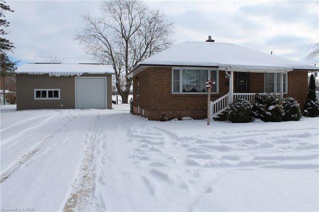 36 Carroll Street W, House detached with 2 bedrooms, 1 bathrooms and null parking in Strathroy Caradoc ON | Image 1
