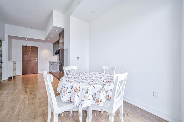 3208 - 117 Mcmahon Dr, Condo with 2 bedrooms, 2 bathrooms and 1 parking in Toronto ON | Image 9