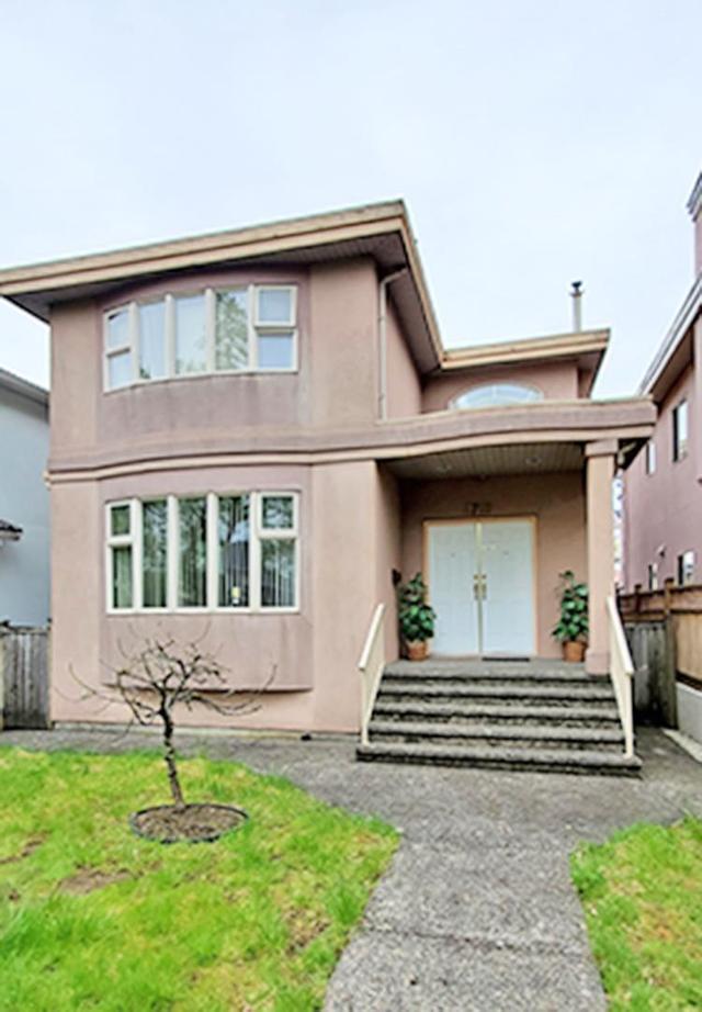 2718 E 45th Avenue, House detached with 5 bedrooms, 4 bathrooms and null parking in Vancouver BC | Card Image