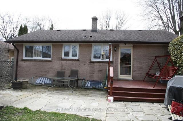 1911 Crystal Cres, House detached with 3 bedrooms, 2 bathrooms and 7 parking in London ON | Image 34