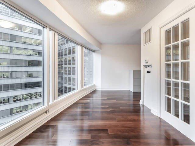 1607 - 33 University Ave, Condo with 2 bedrooms, 2 bathrooms and 1 parking in Toronto ON | Image 16