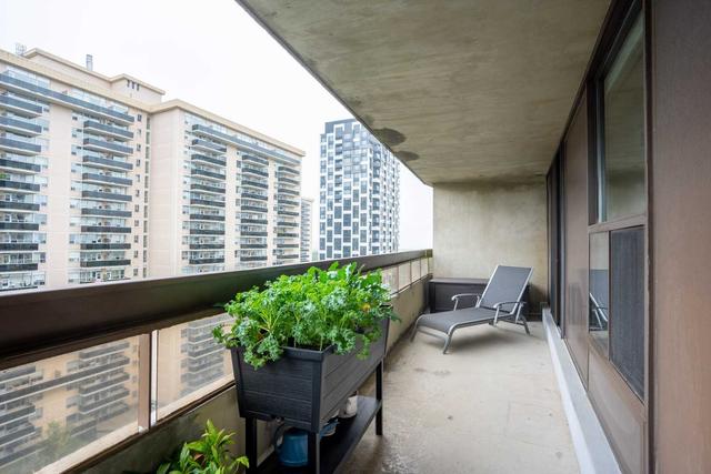 1207 - 100 Quebec Ave, Condo with 2 bedrooms, 2 bathrooms and 1 parking in Toronto ON | Image 10
