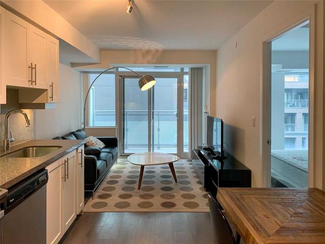 732 - 525 Adelaide St W, Condo with 2 bedrooms, 2 bathrooms and 0 parking in Toronto ON | Image 1