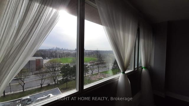 802 - 715 Don Mills Rd, Condo with 2 bedrooms, 1 bathrooms and 1 parking in Toronto ON | Image 5