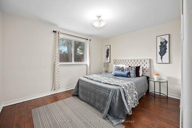 81 Walter Ave, House semidetached with 3 bedrooms, 2 bathrooms and 3 parking in Newmarket ON | Image 3