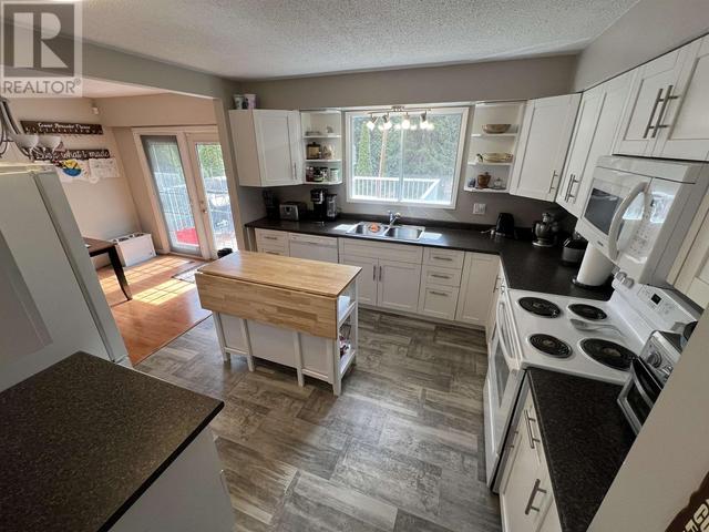 510 8th Avenue, House detached with 3 bedrooms, 3 bathrooms and null parking in Burns Lake BC | Image 10