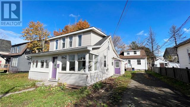 33 - 35 Germain St, House detached with 4 bedrooms, 2 bathrooms and null parking in Moncton NB | Image 2