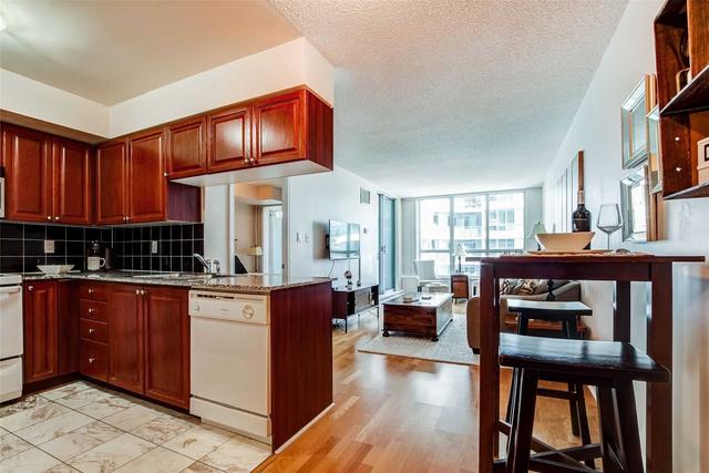 820 - 230 Queens Quay W, Condo with 1 bedrooms, 1 bathrooms and 1 parking in Toronto ON | Image 15