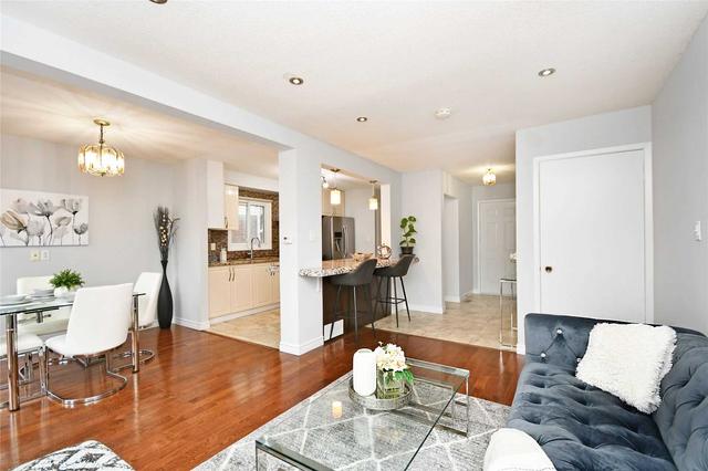 76 Stephensen Crt, House detached with 3 bedrooms, 3 bathrooms and 3 parking in Brampton ON | Image 3