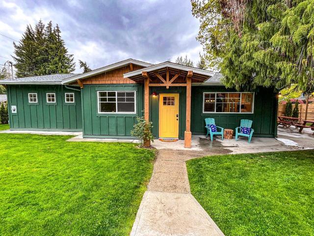 3575 3rd Street, House detached with 3 bedrooms, 2 bathrooms and 1 parking in Okanagan Similkameen E BC | Image 34