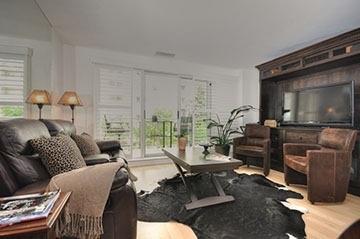 uc 2 - 18 Concorde Pl, Condo with 1 bedrooms, 2 bathrooms and 1 parking in Toronto ON | Image 1