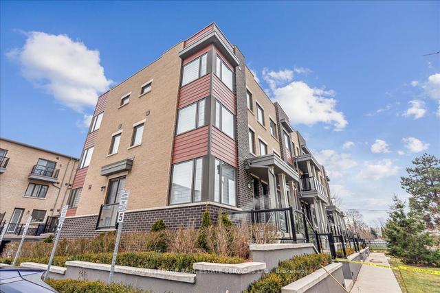 th 7 - 389 The Westway, House attached with 3 bedrooms, 2 bathrooms and 2 parking in Toronto ON | Image 1