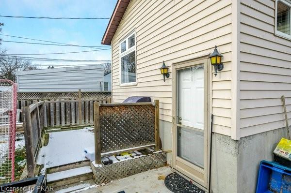 747 Duffus Street, House detached with 3 bedrooms, 1 bathrooms and 2 parking in Peterborough ON | Image 36