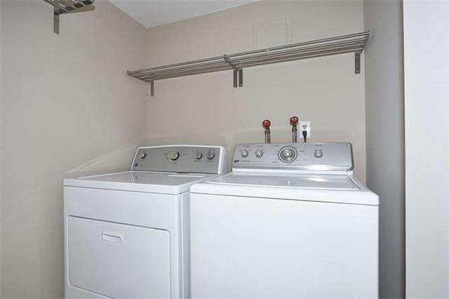 1002 - 250 Scarlett Rd, Condo with 2 bedrooms, 1 bathrooms and 1 parking in Toronto ON | Image 14