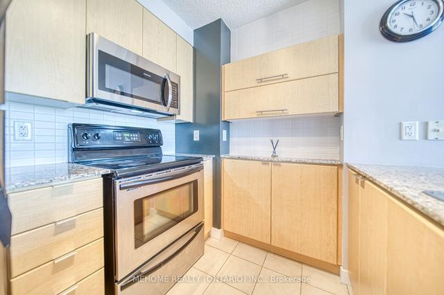 2302 - 11 Brunel Crt, Condo with 1 bedrooms, 1 bathrooms and 1 parking in Toronto ON | Image 2
