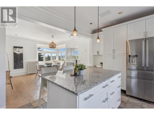 448 W 14th Street, House detached with 6 bedrooms, 3 bathrooms and 4 parking in North Vancouver BC | Image 12