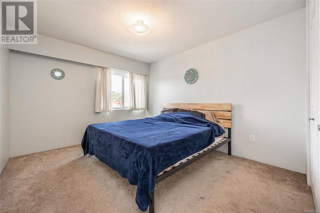 129 - 1680 Poplar Ave, Condo with 2 bedrooms, 1 bathrooms and 1 parking in Saanich BC | Image 11