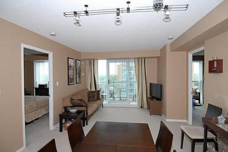 lph08 - 7 Michael Power Pl, Condo with 2 bedrooms, 2 bathrooms and 1 parking in Toronto ON | Image 2