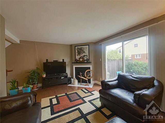 1723 Lamoureux Drive, Townhouse with 3 bedrooms, 2 bathrooms and 1 parking in Ottawa ON | Image 8