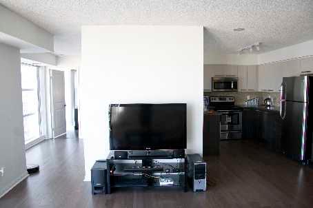 lph1705 - 11 St Joseph St, Condo with 2 bedrooms, 2 bathrooms and 2 parking in Toronto ON | Image 5