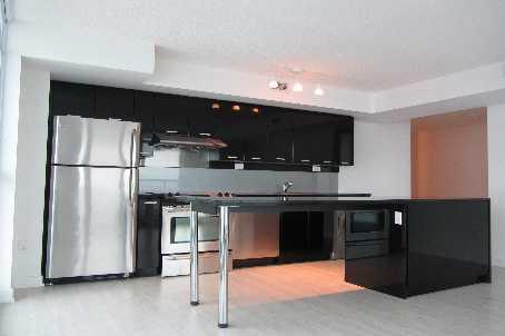 1002 - 29 Singer Crt, Condo with 2 bedrooms, 2 bathrooms and 295 parking in Toronto ON | Image 6