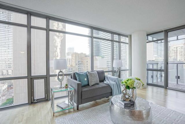 1308 - 37 Grosvenor St, Condo with 1 bedrooms, 1 bathrooms and 0 parking in Toronto ON | Image 2