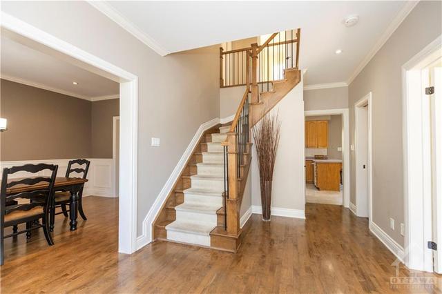 53 Crantham Crescent, House detached with 4 bedrooms, 3 bathrooms and 6 parking in Ottawa ON | Image 4