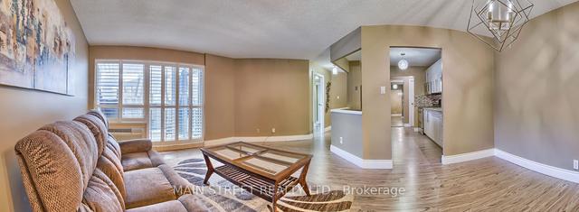 310 - 155 Main St N, Condo with 1 bedrooms, 1 bathrooms and 1 parking in Newmarket ON | Image 3