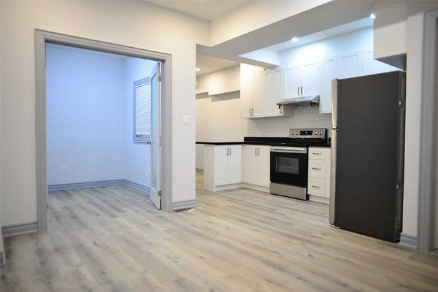 c - 586 Parliament St, House attached with 2 bedrooms, 1 bathrooms and 0 parking in Toronto ON | Image 9