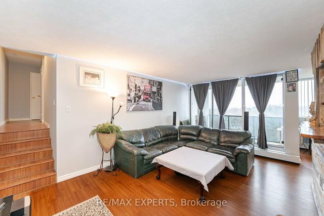 703 - 530 Lolita Gdns, Condo with 3 bedrooms, 1 bathrooms and 1 parking in Mississauga ON | Image 3
