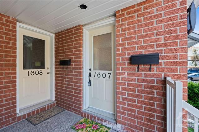 1607 Locksley Lane, House attached with 2 bedrooms, 2 bathrooms and 1 parking in Ottawa ON | Image 3