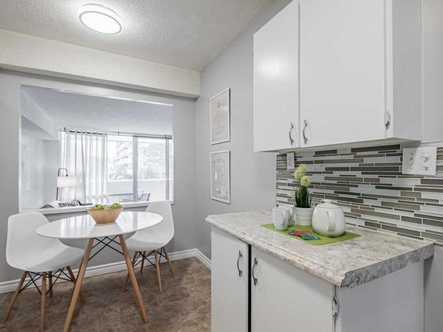 210 - 260 Scarlett Rd, Condo with 3 bedrooms, 2 bathrooms and 1 parking in Toronto ON | Image 13