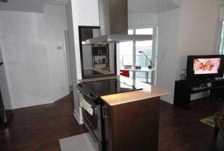 shterm - 60 Absolute Ave, Condo with 2 bedrooms, 1 bathrooms and 1 parking in Mississauga ON | Image 5