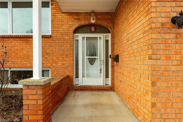 1501 Henley Crescent, House detached with 5 bedrooms, 2 bathrooms and 6 parking in Sarnia ON | Image 12