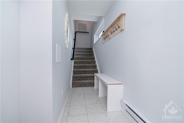 631 Makwa Private, Townhouse with 2 bedrooms, 2 bathrooms and 1 parking in Ottawa ON | Image 2